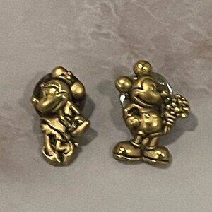 ✨ Vintage-Inspired Gold Lapel Pins – Mickey & Minnie Set ✨